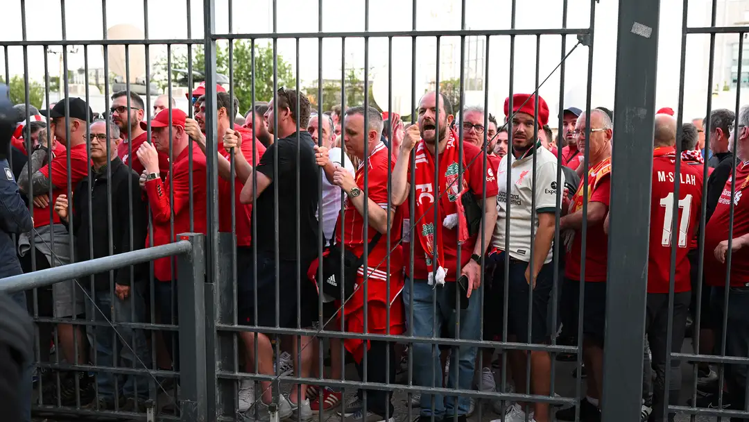 Liverpool fans sue UEFA